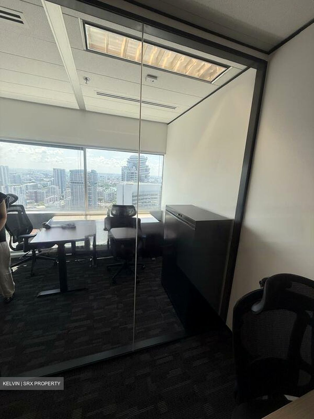 Gateway East (D7), Office #472599421